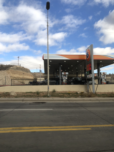 a 76 brand gas stations. (Highway 93; Dec 29, 2021)